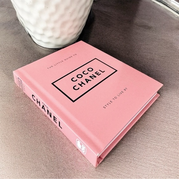 THE LITTLE GUIDE TO COCO CHANEL, New - Picture 1 of 3